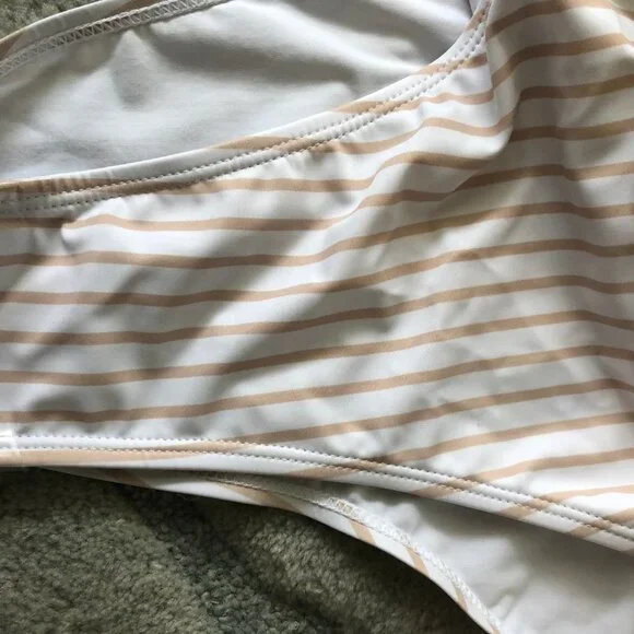 PrettyLittleThing Halterneck Striped Ring Swimsuit - Picture 6 of 8